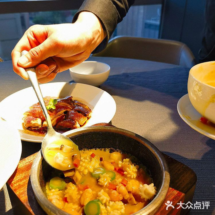 对银行打工人明目张胆的宠爱！就在悦亭轩…… 