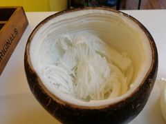 -志龙皇冠吃货椰子铺