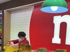 -m豆巧克力世界(上海世茂广场店)