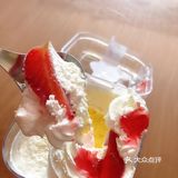 红丝绒外卖自观泉路附近的爱购超市，草莓杯是朋友送的