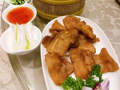招牌脆皮蒜香肉配饼-拾溪餐厅·包厢(杭州千禧度假酒店)