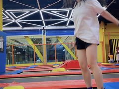 -爱蹦iBOON蹦床运动馆(江汉店)