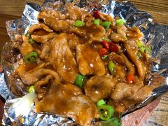铁板黑椒牛肉-东来菜馆•手抓海鲜家常菜•海鲜锅贴(鸽子窝店)