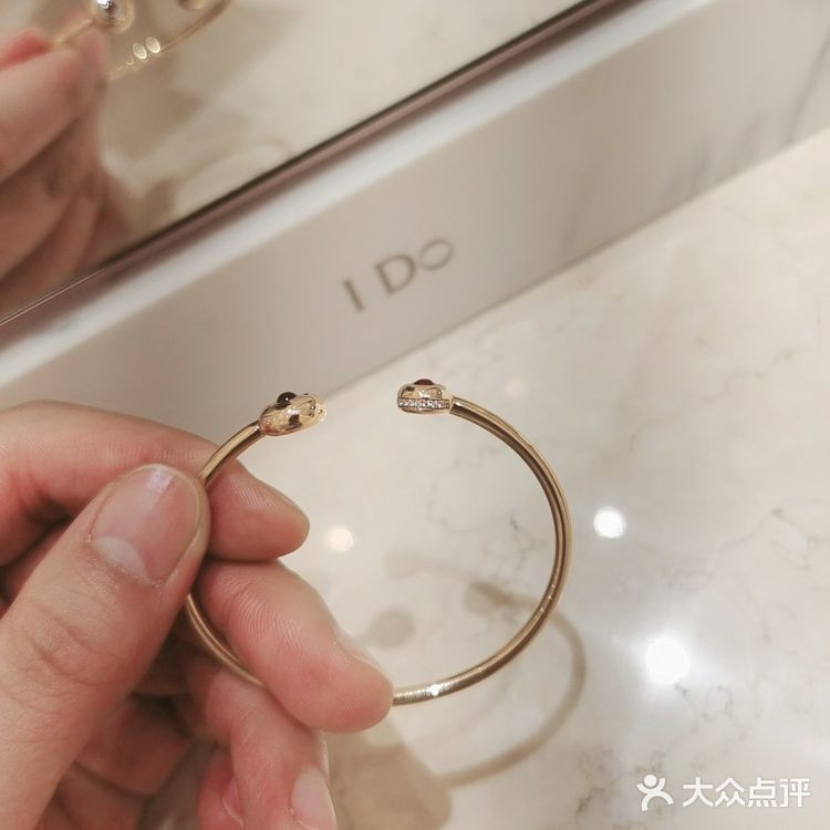 你愿意无论贫穷富有都去嫁给爱情吗?