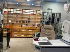 -豪门视光·星趣控·蔡司依视路眼镜代理商(中央大街店)