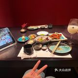 一个人边吃日料边看蜡笔小新是种什么体验？