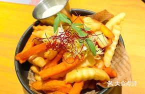 Red and Yellow Tater Tots Fries