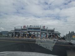 -腾冲洞山温泉村