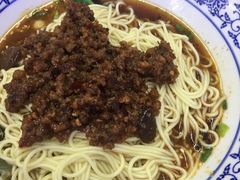 -渝之汇牛肉豌杂面