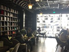 -钟书阁(松江泰晤士小镇店)