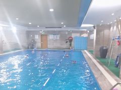 -小蓝鲸游泳培训基地(石景山店)