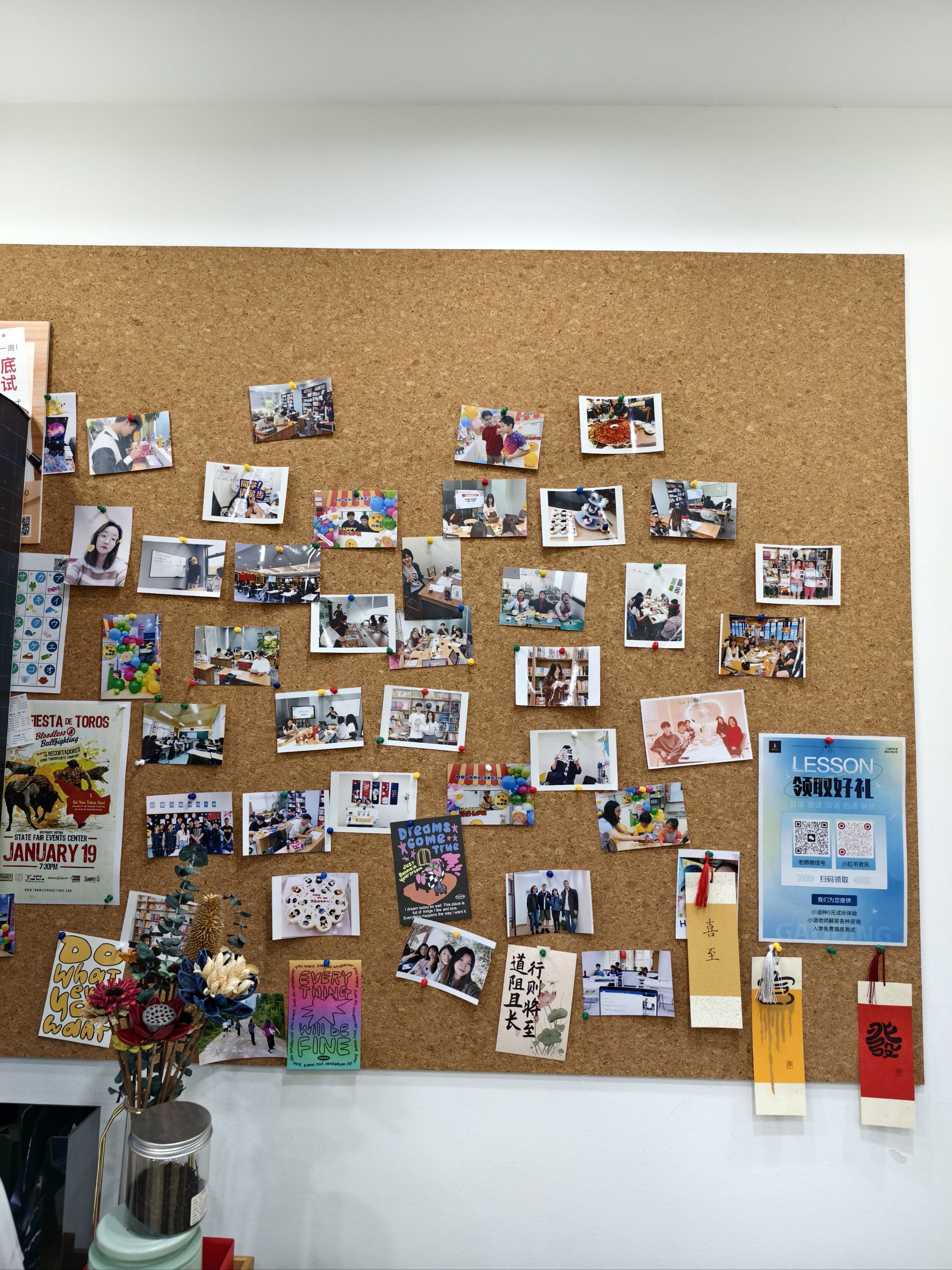 育言家一角: 温馨的照片墙