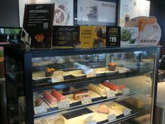 面包甜点陈列柜-麦当劳(健德桥得来速店)