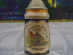 1972年奥运会高浮雕啤酒瓷盖杯-上海体育博物馆