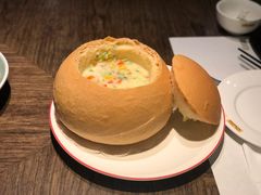 面包周打海鲜汤-港丽餐厅