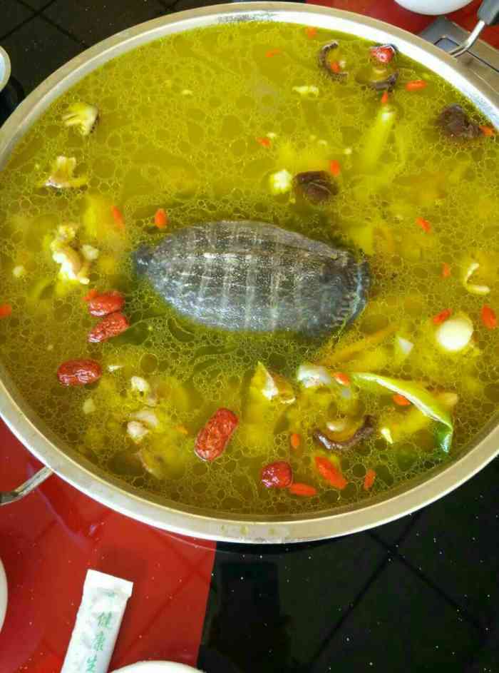 天江月甲鱼鸡火锅-"味道很好,真材实料,汤底很好喝,煮出来的.
