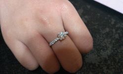 IMG_20121231_181620-威德钻石-克拉钻大本营(南京东路店)