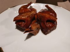 脆皮乳鸽-荣轩(新荣记环球金融中心店)