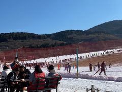 -济南卧虎山滑雪场