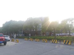 -房地产交易中心-停车场