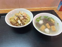 -松树干拌面店