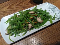 五彩花菇荷兰豆-云海肴·汽锅鸡·云南菜(高德置地店)