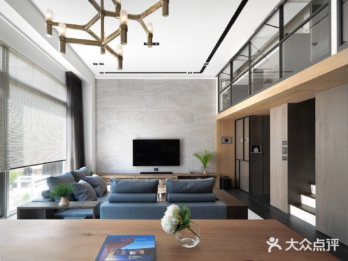 整个空间的用色都是以围绕着“蓝色”为线索