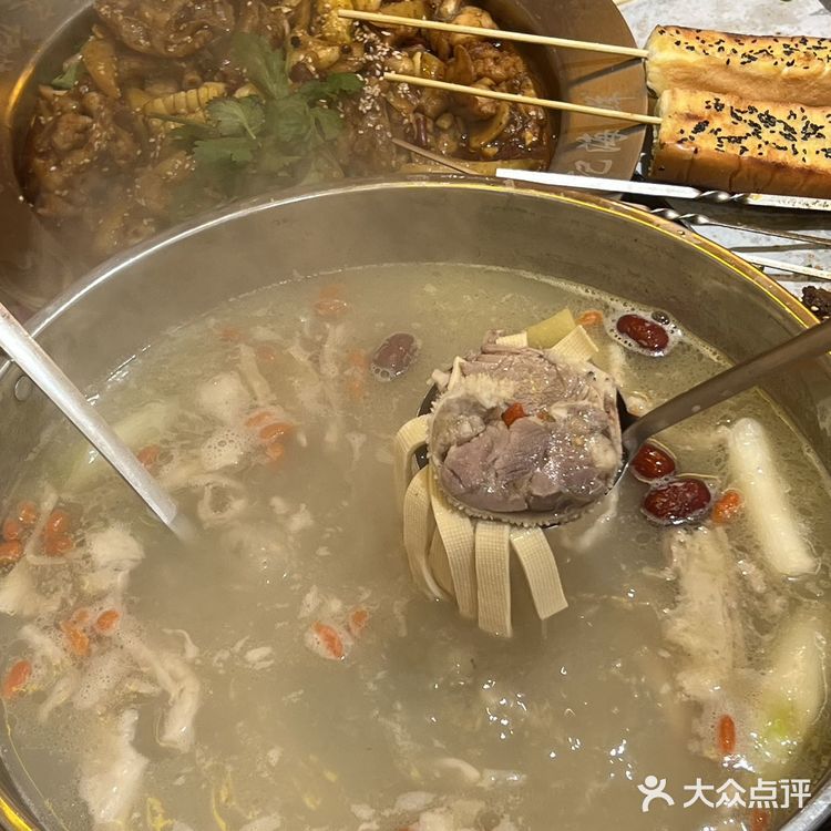 和小姐妹近期发现的贼好吃的烧烤店，吃过一次就爱上了！