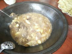 -粘豆包柴火铁锅炖