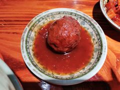 咸蛋黄狮子头-老外婆本帮面(塔城路店)