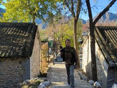 -百里峡七彩艺术小镇