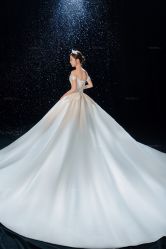 -雪中彩影婚纱摄影·微光艺术中心