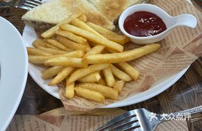 Tuna Sandwich with Fries