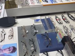 -视野联行眼镜•蔡司•依视路(温江店)