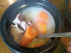 粉葛红萝卜猪骨汤-和记菜馆