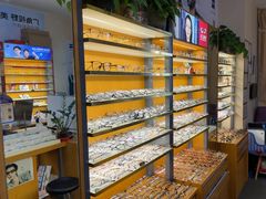 -优医视平价眼镜蔡司依视路折扣工厂店(十里堡店)
