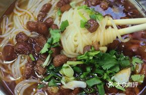 Crispy Pork Cracklings with Thin Rice Noodles