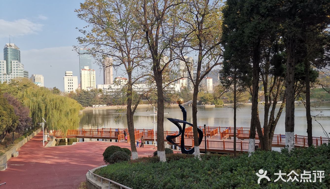 很惊艳，修了人工湖环湖公路，风景独好