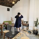 树下，一杯咖啡一本书。