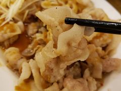 油淋蒜香嫩肉片-尊品原汁牛肉面