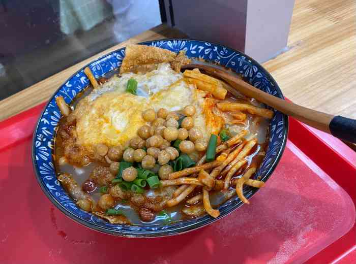 小螺莉螺蛳粉(银泰城店)-"本来想吃传统螺蛳粉的,路过这家店时,感觉.