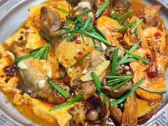 东来烧杂鱼-东来菜馆•手抓海鲜家常菜•海鲜锅贴