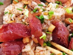 香肠糯米扣肉饭-梁阿婆廿年老牌扣肉糯米饭