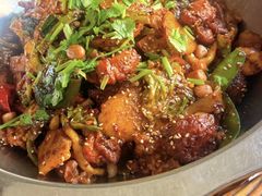 -愉肴麻辣香锅(中山路店)