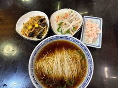 红汤底-同得兴 Since·1995 传统苏式面馆(嘉馀坊店)