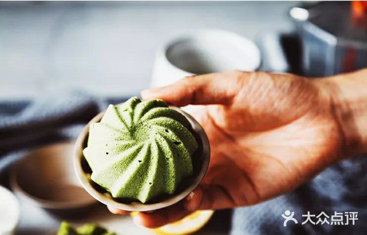 这块发糕，口感湿润柔软，材料拌一拌就好啦~还不需要烤箱哦！