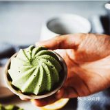 这块发糕，口感湿润柔软，材料拌一拌就好啦~还不需要烤箱哦！