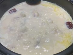 -洪氏嗨捞·广东猪肚鸡·椰子鸡火锅(西咸万象城店)