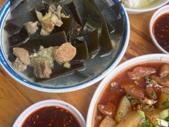 带皮炖肘子-赵姐猪耳朵饭店