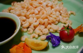 Clear Dumplings with Peeled Shrimp